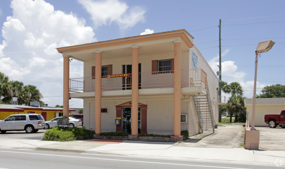 2 Freestanding Retail Buildings on US-1 portfolio of 2 properties for sale on LoopNet.ca - Building Photo - Image 1 of 9