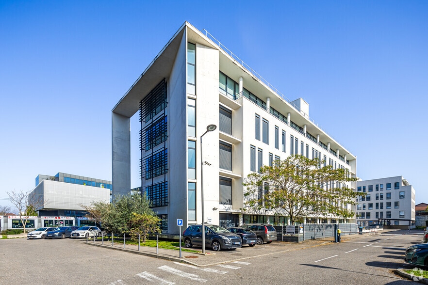Office in Villeurbanne for lease - Building Photo - Image 2 of 3