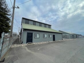 2990 Portland Rd NE, Salem, OR for lease Building Photo- Image 1 of 3