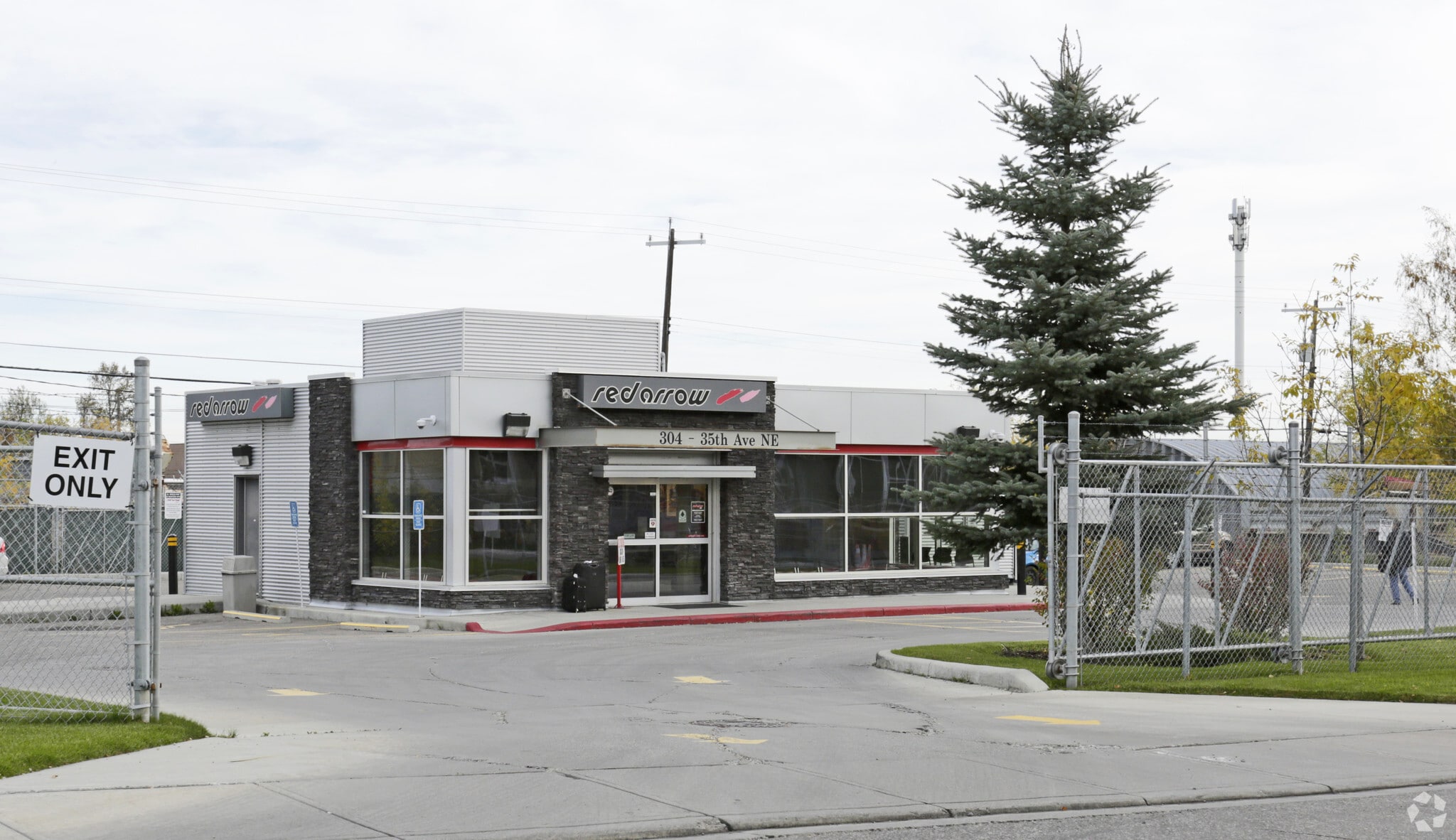 304 35th Ave NE, Calgary, AB for lease Primary Photo- Image 1 of 3