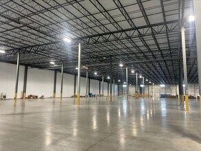 2075 W 43rd St, Chicago, IL for lease Interior Photo- Image 2 of 3