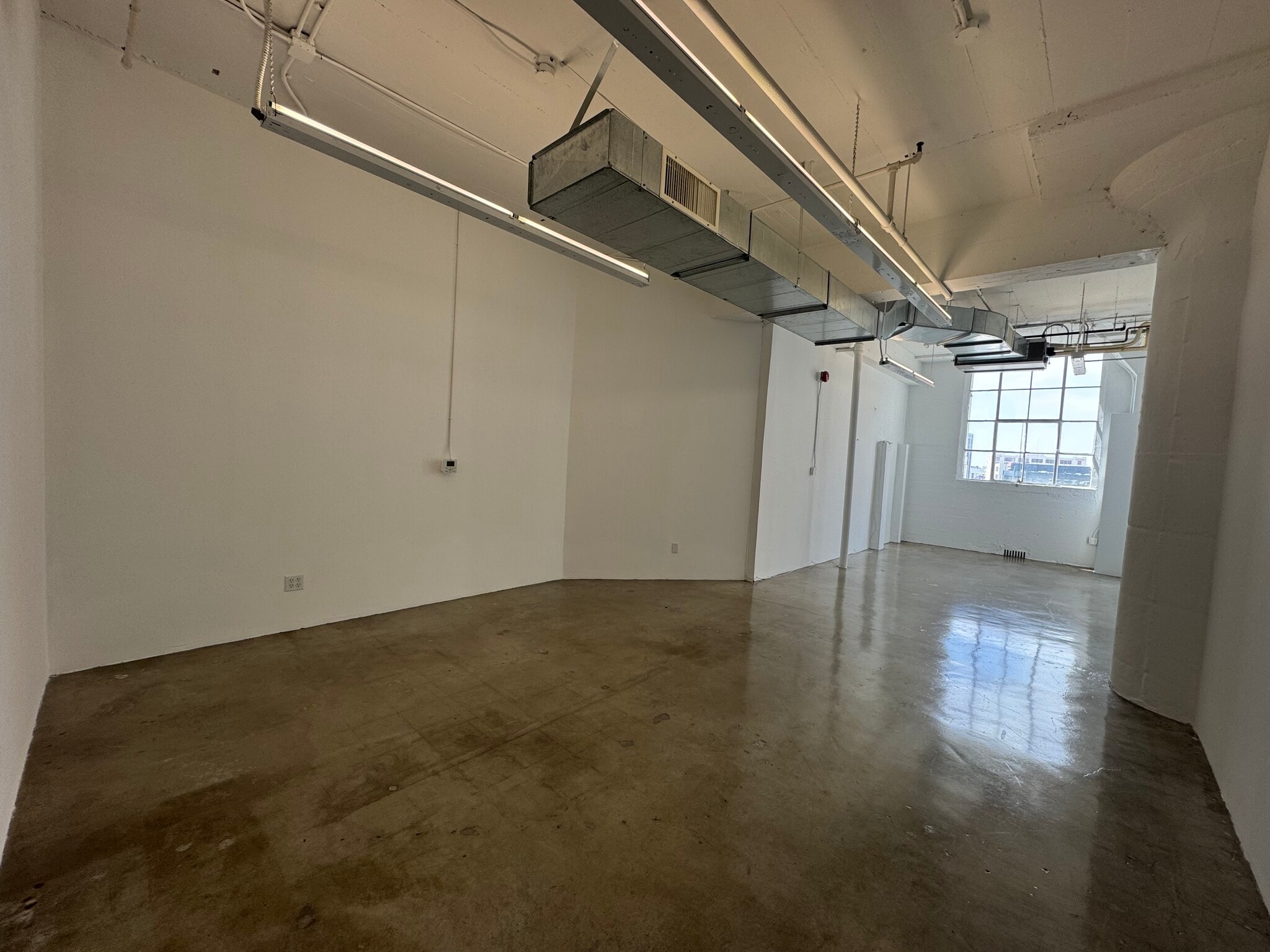846-860 S Los Angeles St, Los Angeles, CA for lease Interior Photo- Image 1 of 3