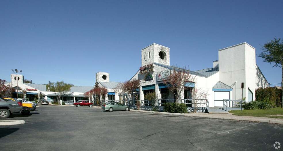 3857 E Southcross Blvd, San Antonio, TX à louer - Photo du bâtiment - Image 2 de 5