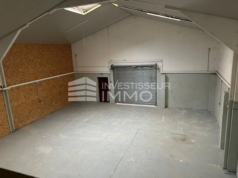 Flex in Sainte-Geneviève-des-Bois for lease - Interior Photo - Image 1 of 7
