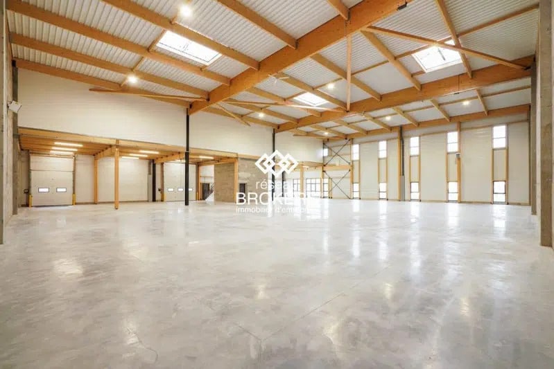 Industrial in Avignon for lease Building Photo- Image 1 of 6