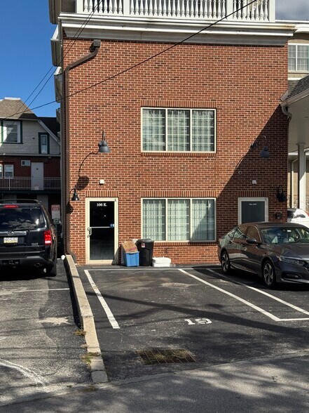 106 E Lancaster Ave, Wayne, PA for lease - Building Photo - Image 1 of 8
