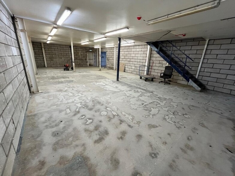 2-7 Grange Farm Rd, Colchester à vendre - Photo du bâtiment - Image 3 de 12