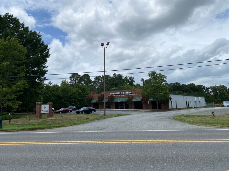 6909 Burlington Rd, Whitsett, NC à louer - Photo du bâtiment - Image 2 de 19