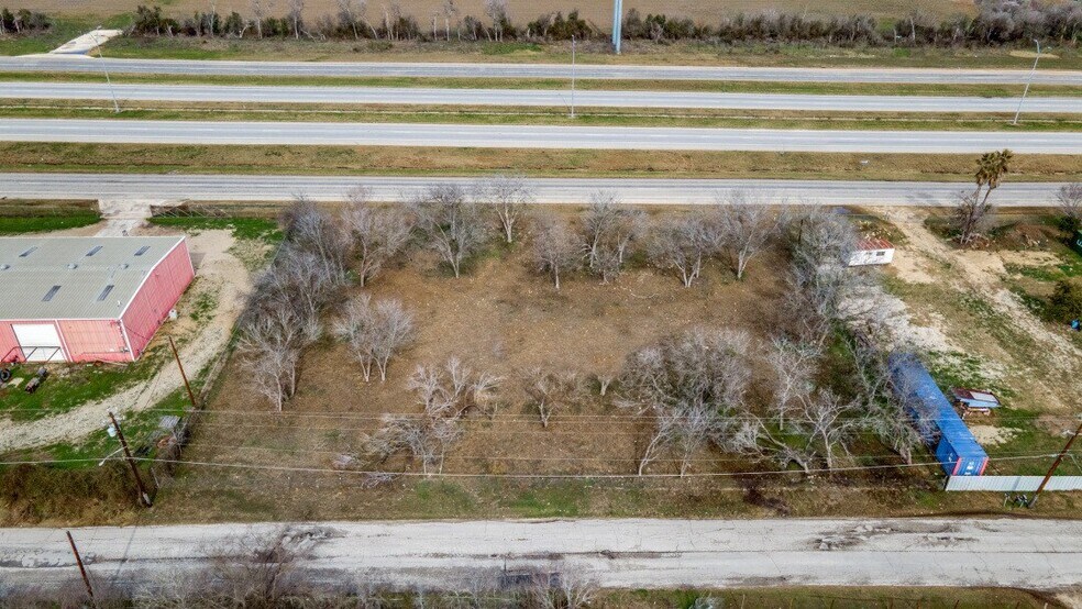 1700 E Chavaneaux Rd, San Antonio, TX à vendre - Photo du bâtiment - Image 2 de 5