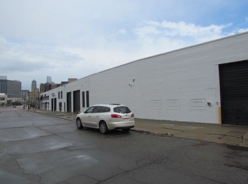 1301 Leverette St, Detroit, MI à louer - Photo du bâtiment - Image 3 de 10