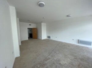 9-48 Allhallows, Bedford for lease Interior Photo- Image 2 of 2