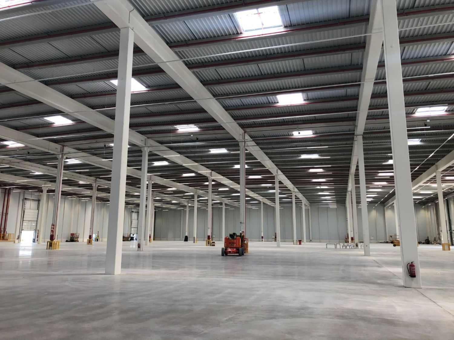 Industrial in Dos Hermanas for lease Building Photo- Image 1 of 11