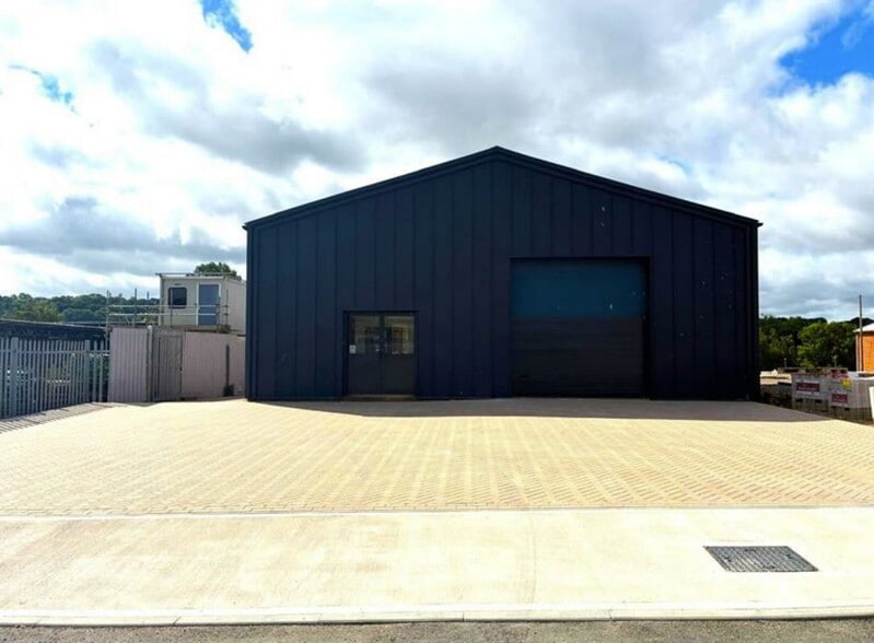 28 Buckland Rd, Yeovil for lease - Building Photo - Image 2 of 5