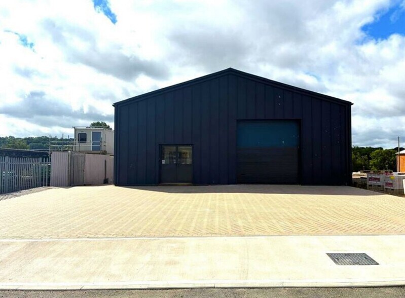 28 Buckland Rd, Yeovil à louer - Photo du bâtiment - Image 2 de 5