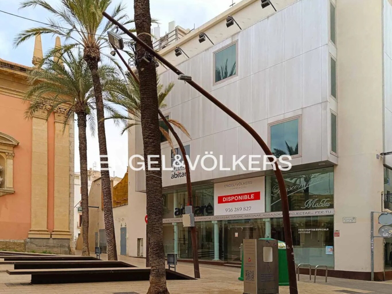 Retail in Vilanova i la Geltrú, Barcelona for lease Building Photo- Image 1 of 2