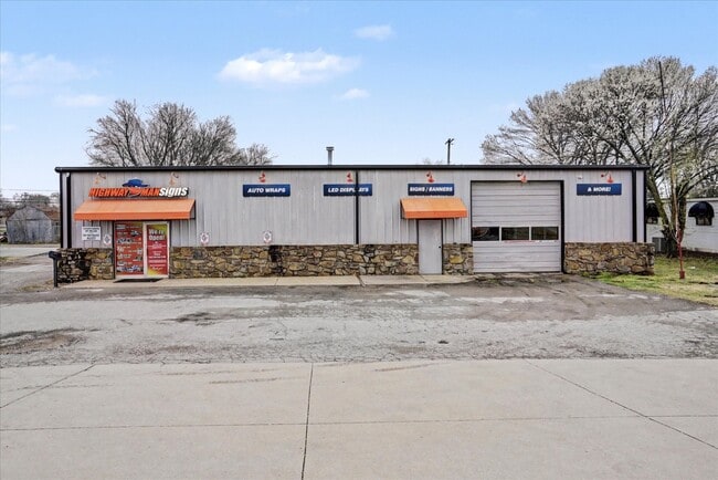 More details for 603 W Rogers Blvd, Skiatook, OK - Retail for Sale