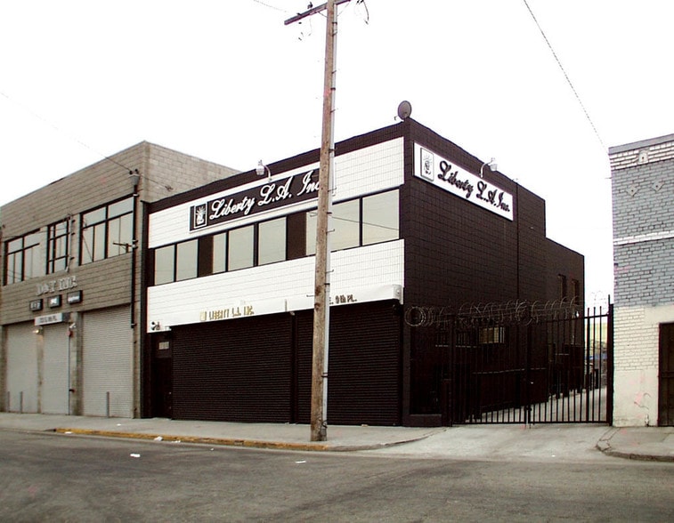 716 E 9th Pl, Los Angeles, CA à louer - Photo du bâtiment - Image 2 de 25