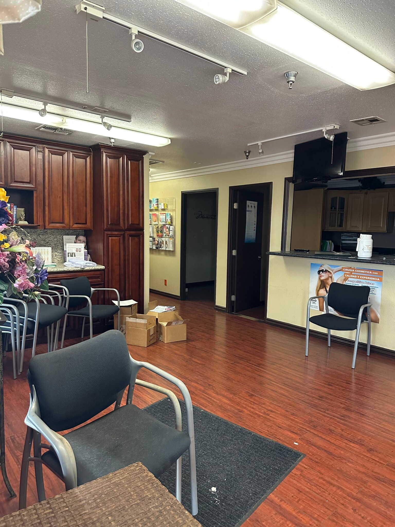 1617 E 1st St, Santa Ana, CA à louer Photo du bâtiment- Image 1 de 16