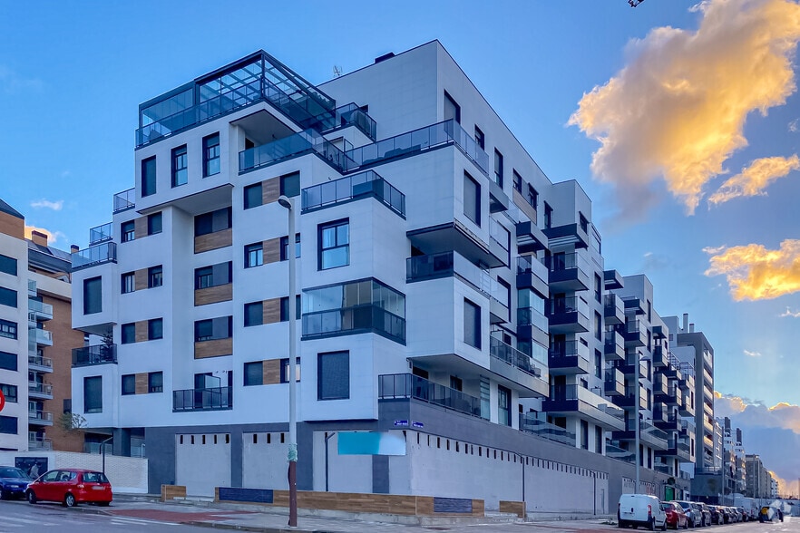 Calle Enrique Urquijo, 110, Madrid, Madrid for lease - Primary Photo - Image 1 of 3