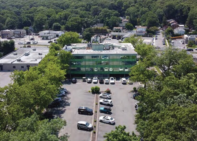 734 Walt Whitman Rd, Melville, NY à louer - Photo du bâtiment - Image 3 de 9