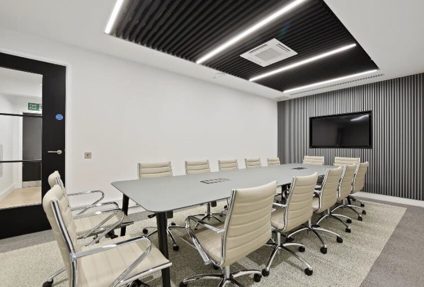4 Breams, London for lease Interior Photo- Image 1 of 7