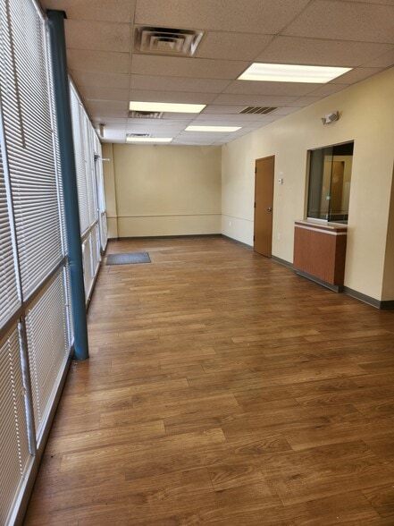 4300 S Padre Island Dr, Corpus Christi, TX for lease - Building Photo - Image 2 of 11