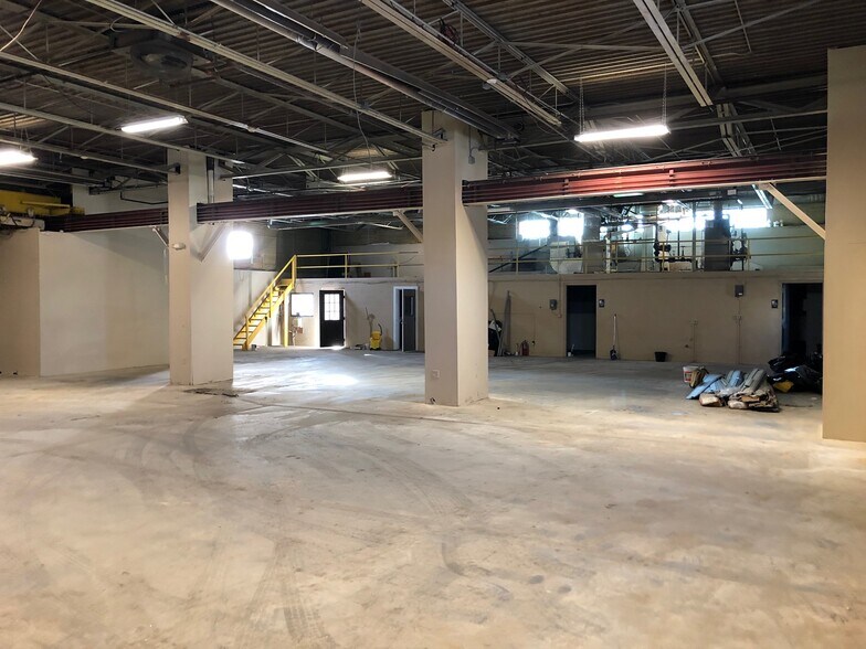 12950 Capital St, Oak Park, MI à louer - Photo du bâtiment - Image 3 de 11