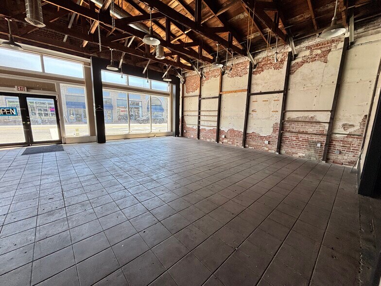 401 W Chapman Ave, Orange, CA à louer - Photo du bâtiment - Image 3 de 35