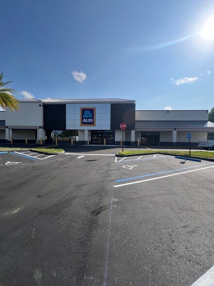 184 Marion Oaks Blvd, Ocala, FL à louer - Photo du bâtiment - Image 1 de 3
