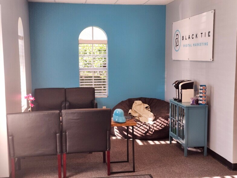 3692 N Wickham Rd, Melbourne, FL à louer - Photo du bâtiment - Image 2 de 9