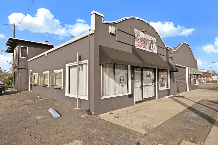 1 N Cherokee Ln & 543 E Pine St, Lodi, CA à vendre - Photo du bâtiment - Image 2 de 15