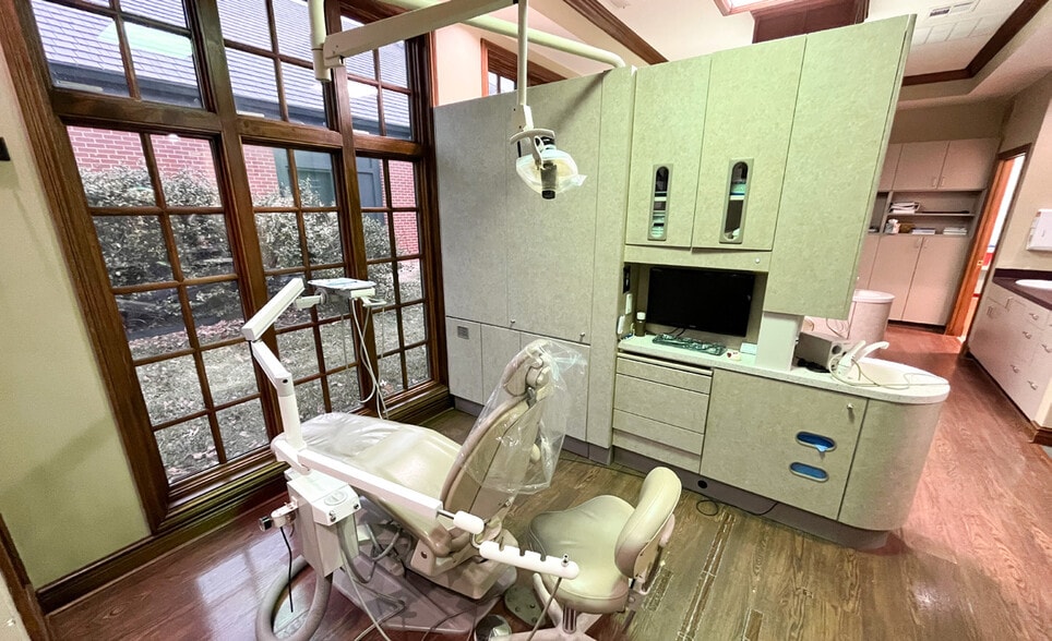 1223 N Rock Rd, Wichita, KS for lease - Interior Photo - Image 2 of 6