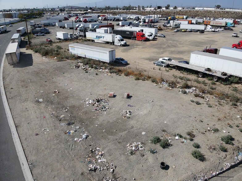 Riverside, Jurupa Valley, CA à vendre - Photo du bâtiment - Image 2 de 2