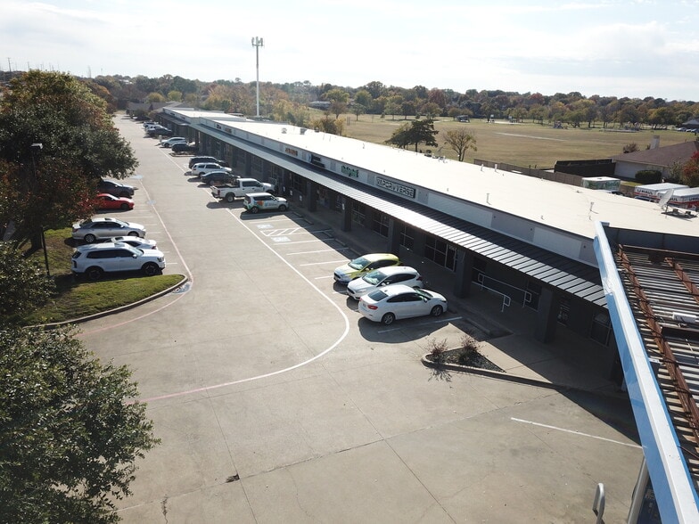 966-998 N Garden Ridge Blvd, Lewisville, TX à louer - Photo du bâtiment - Image 2 de 3