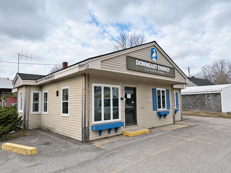 8 Railroad Sq, Yarmouth, ME for lease - Building Photo - Image 2 of 4