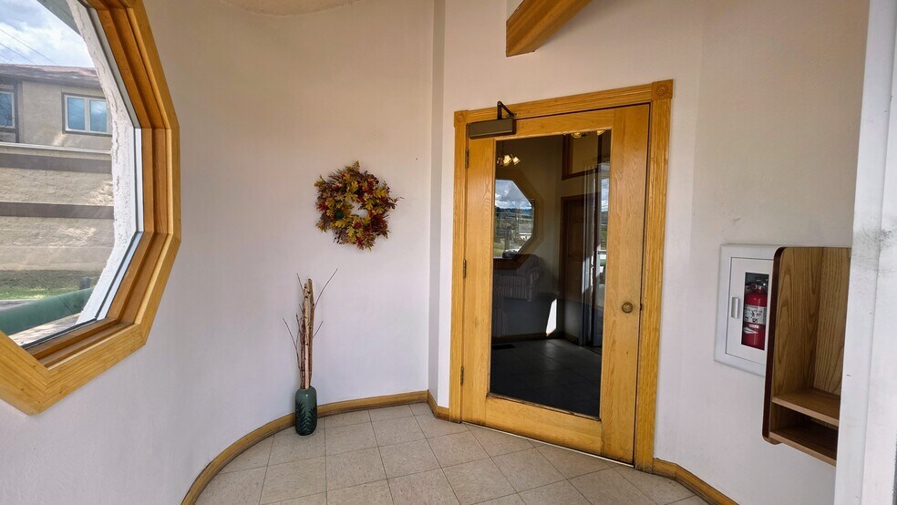 381 Rampart Range Rd, Woodland Park, CO à vendre - Photo du bâtiment - Image 3 de 14