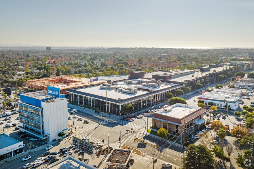 10730 W Pico Blvd, Los Angeles, CA à louer - Aérien - Image 3 de 20