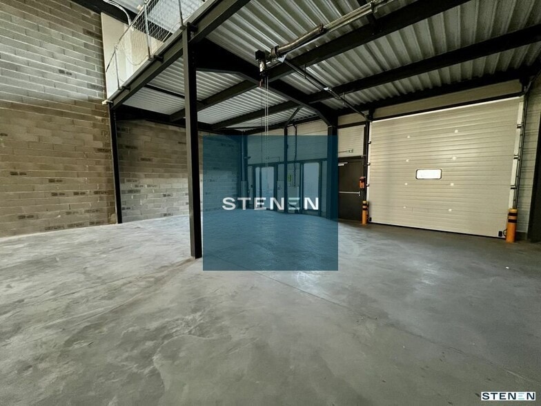 Flex in Vedène for lease - Building Photo - Image 3 of 6