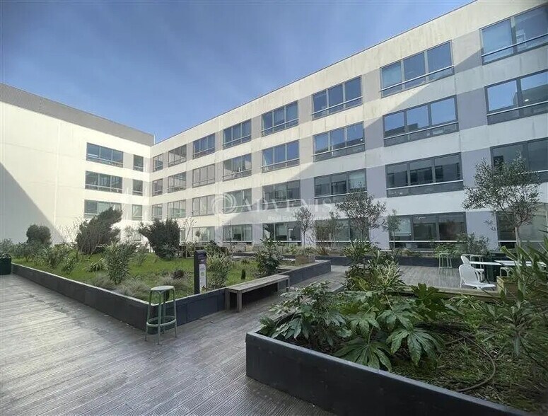 Office in Le Bourget for lease - Building Photo - Image 3 of 12