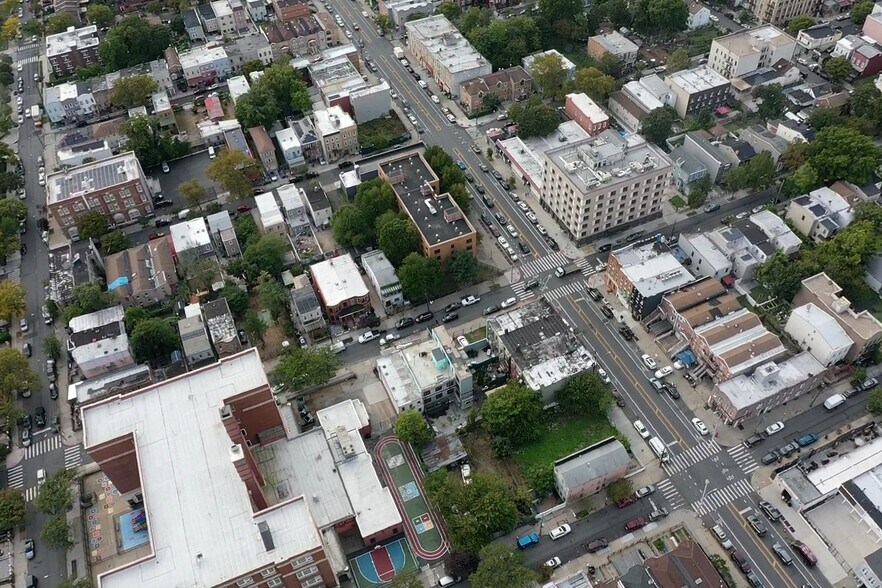 374 Ashford St, Brooklyn, NY à vendre - Photo du bâtiment - Image 2 de 6