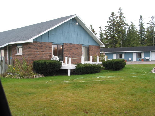 1449 Business Loop I-75, Saint Ignace, MI à vendre - Photo principale - Image 1 de 1