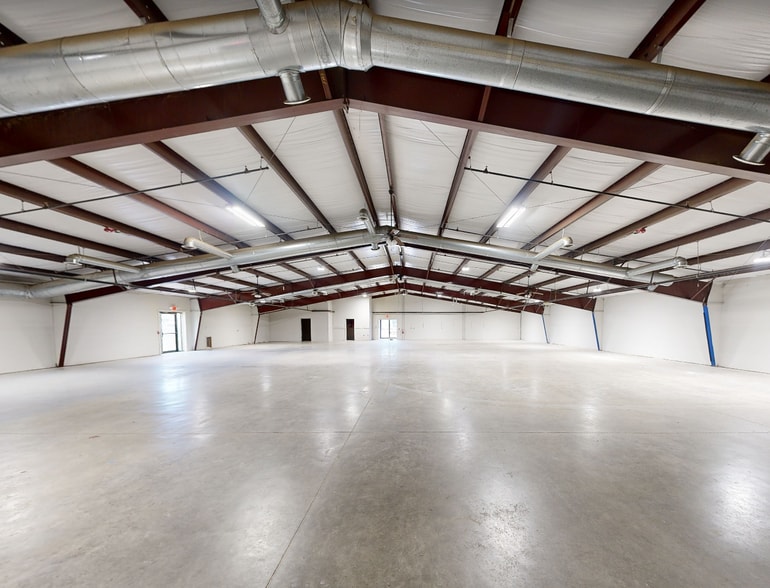 1604 W Acorn Dr, Rogers, AR for lease - Matterport 3D Scan - Image 2 of 13