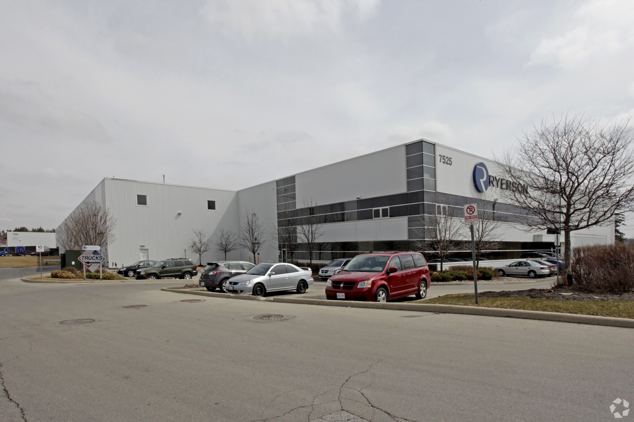 7525 Financial Dr, Brampton, ON for lease Primary Photo- Image 1 of 5
