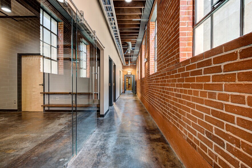 702 W Sheridan Ave, Oklahoma City, OK for lease - Interior Photo - Image 2 of 14