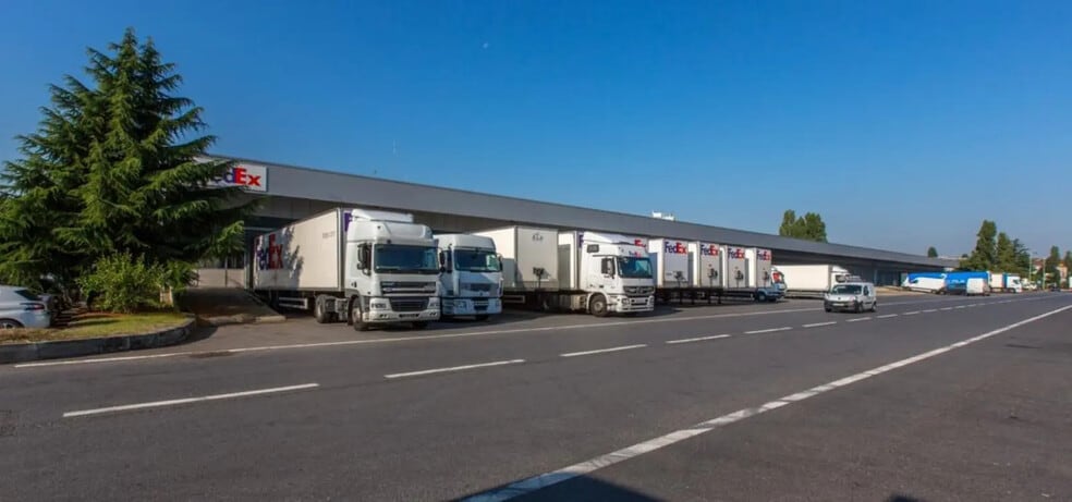 Garonor, Aulnay-sous-Bois for lease - Building Photo - Image 2 of 7