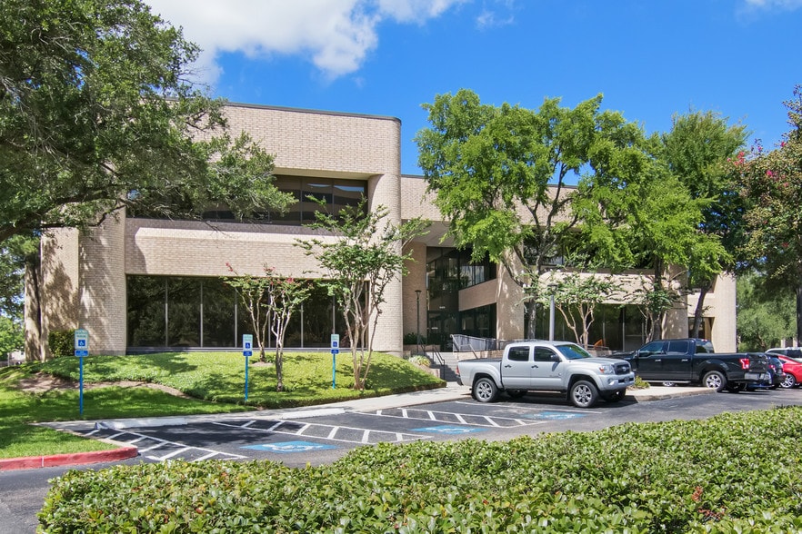 14811 St. Mary's Ln, Houston, TX for lease - Building Photo - Image 1 of 4