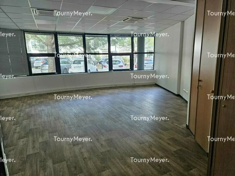 Office in Mérignac for lease - Interior Photo - Image 2 of 6