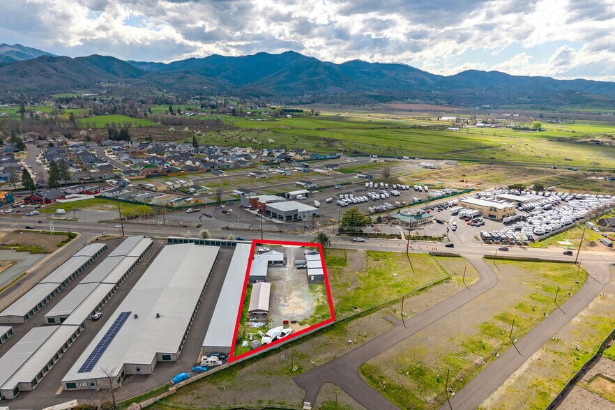 3839 S Pacific Hwy, Medford, OR à vendre - Photo du bâtiment - Image 2 de 21