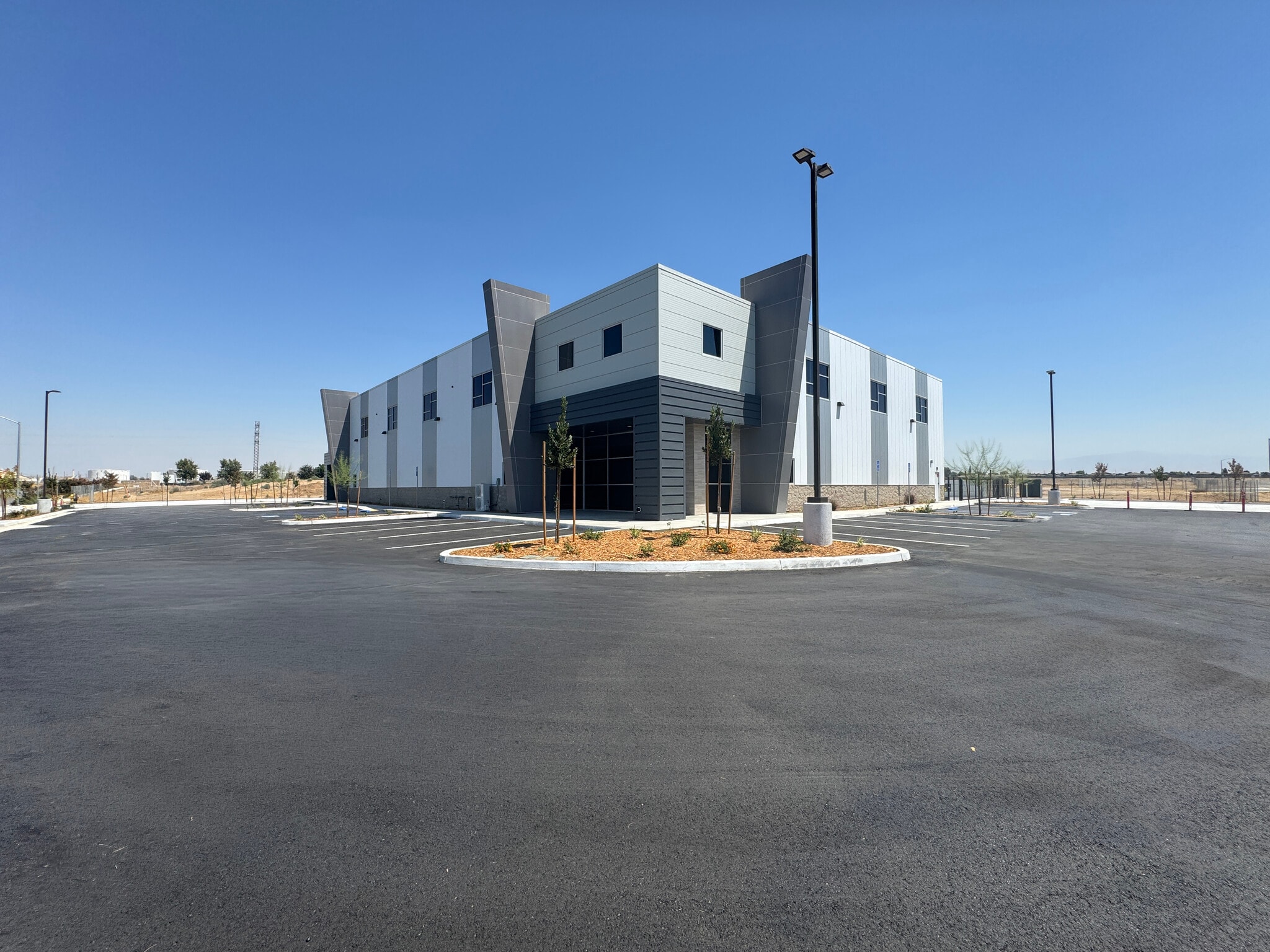 3650 Gulfstream Lane, Bakersfield, CA for lease Building Photo- Image 1 of 16