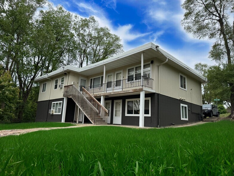 12820 Dupont Ave, Burnsville, MN à vendre - Photo principale - Image 1 de 7